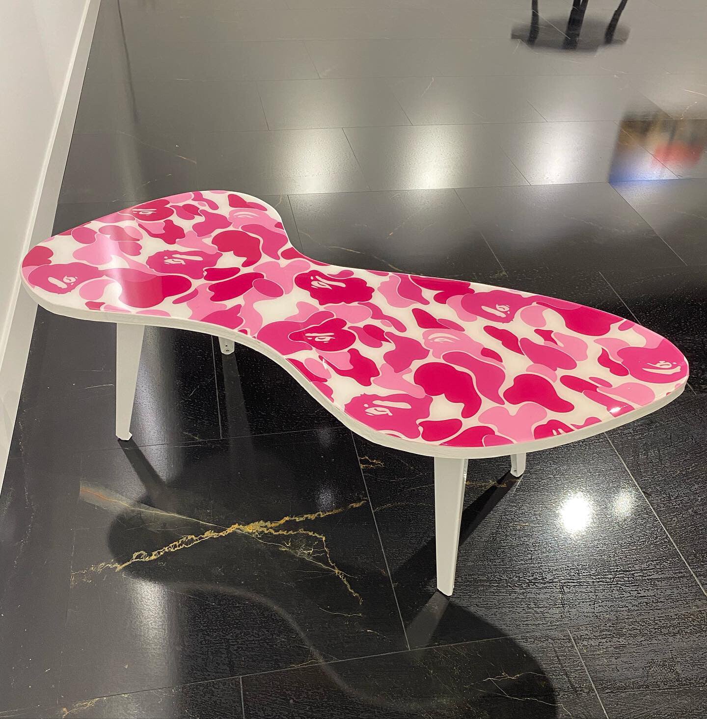 Ape Camo Salontafel Pink Art