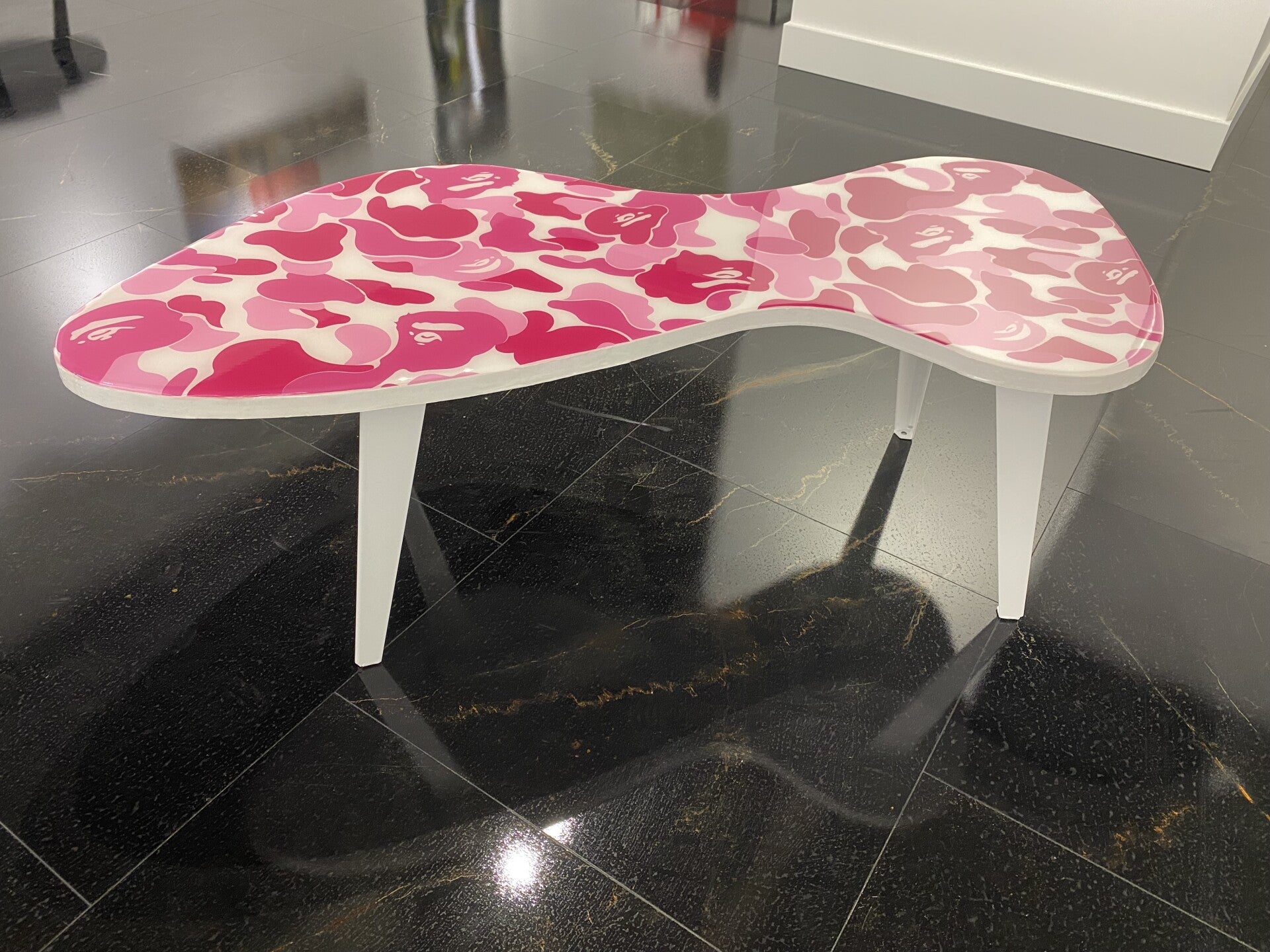 Ape Camo Salontafel Pink Art